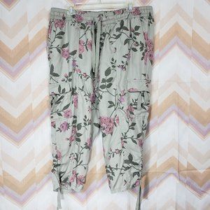 Gray floral print capris
